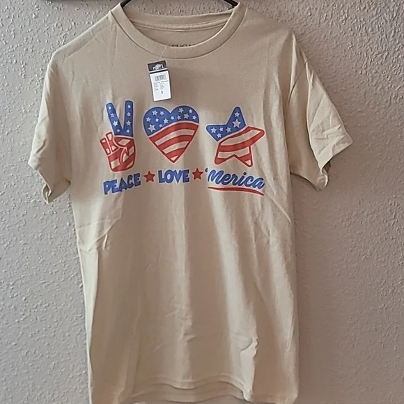 PEACE LOVE AMERICA SHIRT NWT - Picture 1 of 4